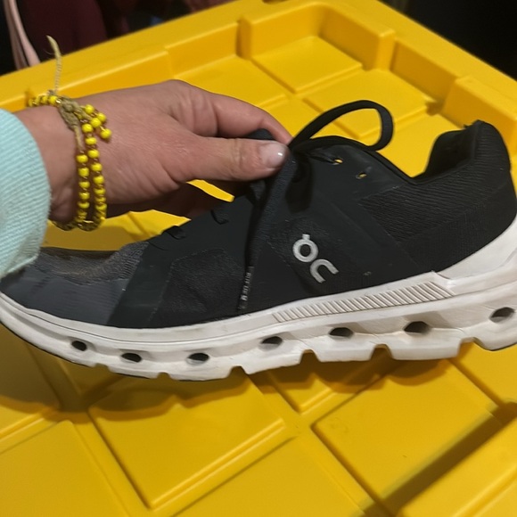 on cloud Cloudrunner Wide
9.5 - Picture 7 of 8